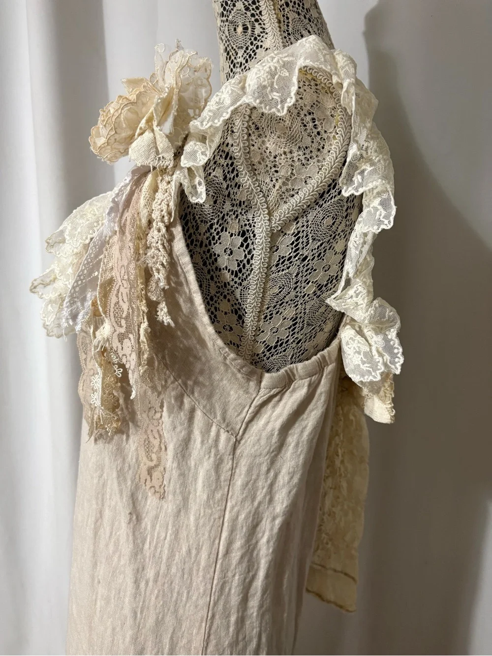 Vtg  Lace Italian Linen V-Neck Upcycled Dress Handmade Sz Med Slight Low Hem - Picture 8 of 14